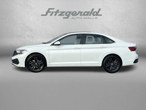 Used 2024 Volkswagen Jetta SE w/ Panoramic Sunroof Package image 4