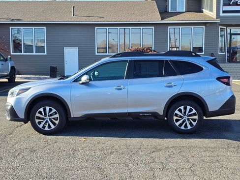 Used 2020 Subaru Outback Premium image 2