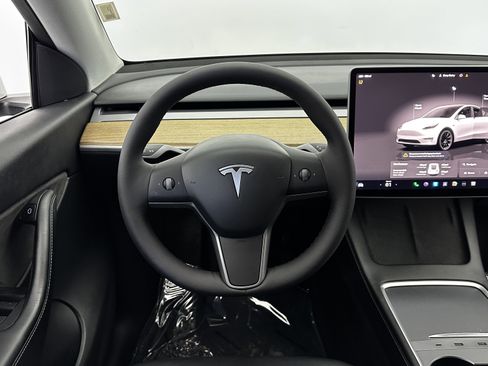 Used 2022 Tesla Model Y Long Range image 19