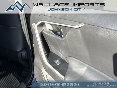 Used 2022 Toyota RAV4 XLE Premium image 43