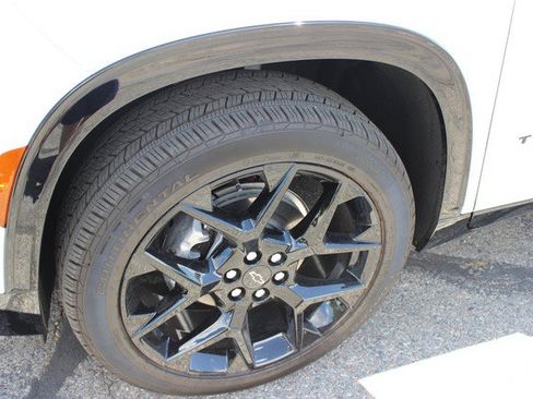 Used 2026 Chevrolet Traverse RS w/ LPO, Floor Liner Package AWD/4WD image 3