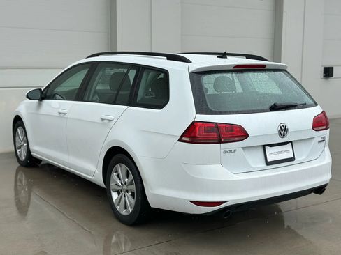 Used 2017 Volkswagen Golf S image 3
