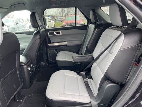 Used 2021 Ford Explorer XLT w/ Equipment Group 202A image 16
