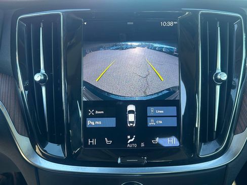 Used 2022 Volvo S60 B5 Momentum w/ Premium Package image 12