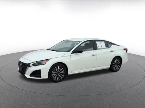 Used 2025 Nissan Altima 2.5 SV FWD image 6