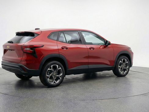 Used 2025 Chevrolet Trax LT FWD image 9