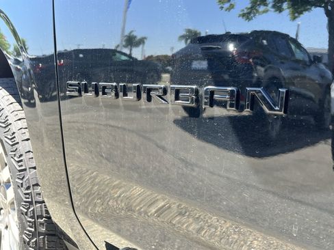 Used 2025 Chevrolet Suburban Z71 AWD/4WD image 29
