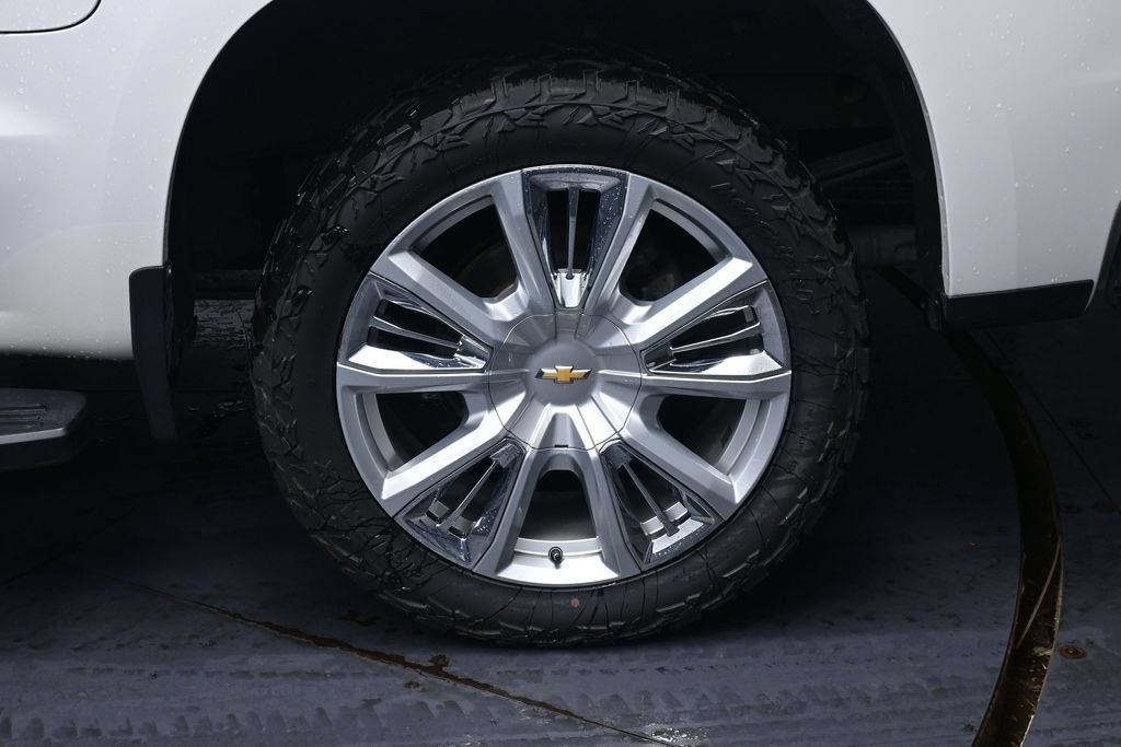 Used 2022 Chevrolet Silverado 1500 High Country w/ High Country Premium Package AWD/4WD image 14