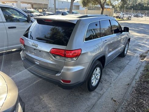 Used 2019 Jeep Grand Cherokee Laredo image 3