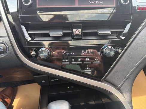 Used 2022 Toyota Camry XSE image 21