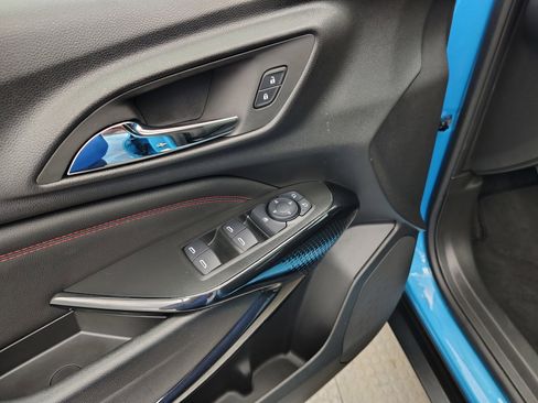 Used 2025 Chevrolet Trax RS w/ Sunroof Package image 21