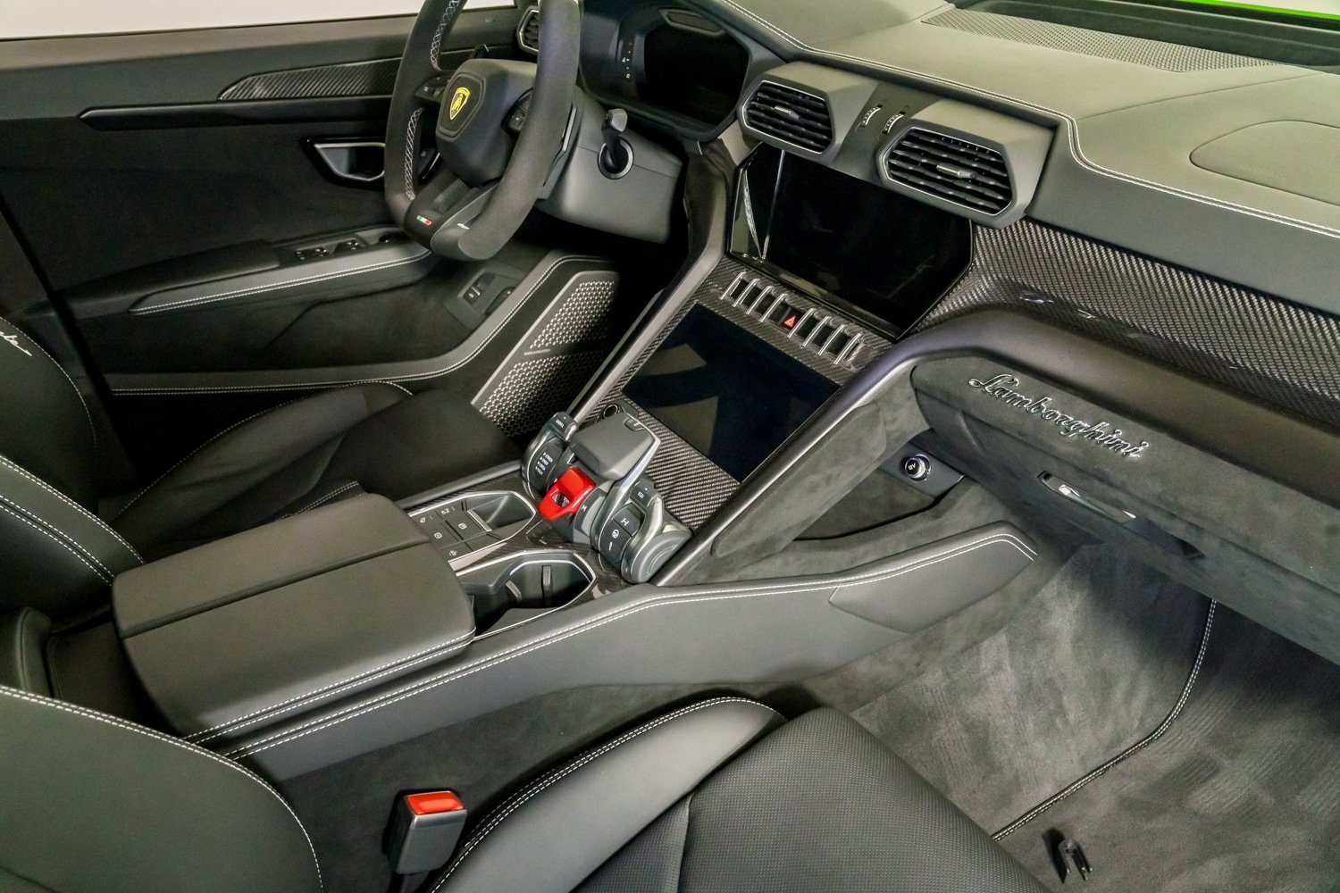 Used 2024 Lamborghini Urus Performante AWD/4WD image 31