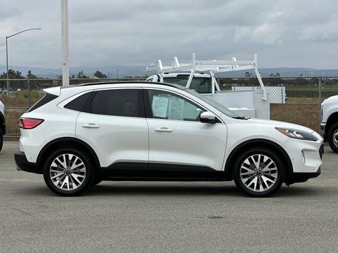 Used 2020 Ford Escape Titanium w/ Titanium Premium Package 2.0 AWD/4WD image 3