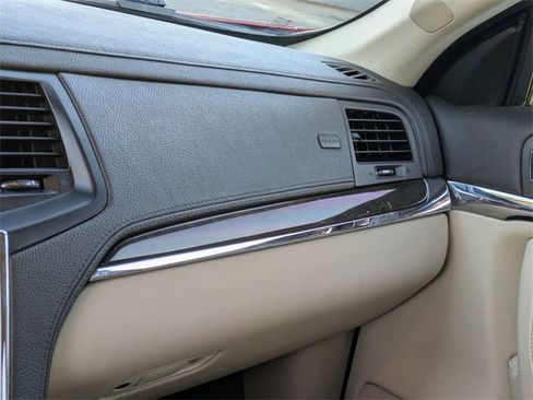 Used 2014 Lincoln MKS image 19