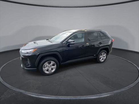 Certified 2025 Toyota RAV4 XLE AWD/4WD image 4