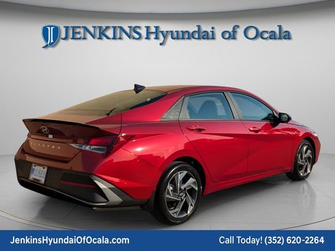 Certified 2025 Hyundai Elantra SEL image 3