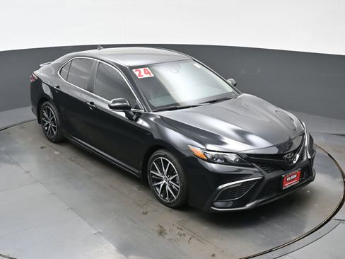Used 2024 Toyota Camry SE FWD image 32