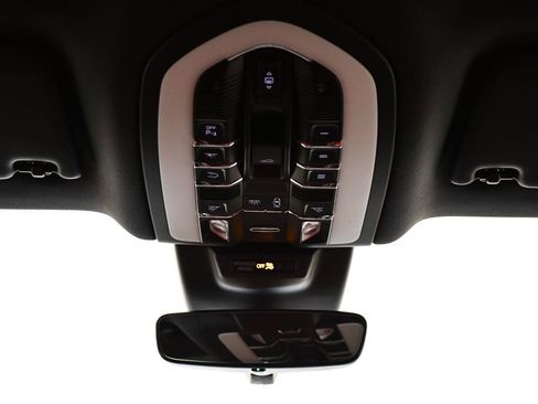 Used 2025 Porsche Macan image 20