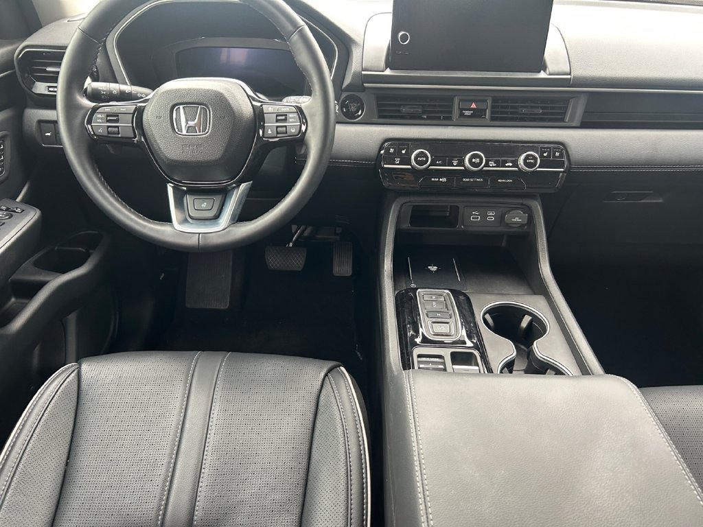 Used 2025 Honda Pilot Elite image 16