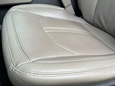 Used 2018 Ford Expedition Limited w/ Equipment Group 301A AWD/4WD image 16