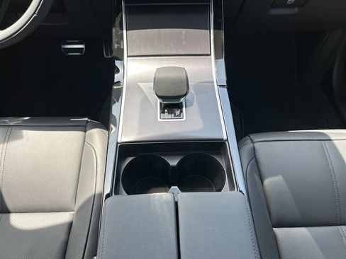 New 2026 Land Rover Range Rover Velar Dynamic SE image 17