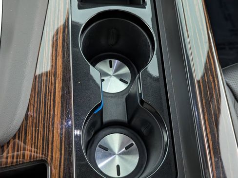 Used 2022 Cadillac Escalade Premium Luxury image 43