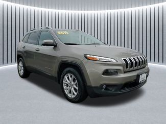 Used 2017 Jeep Cherokee Latitude video 1