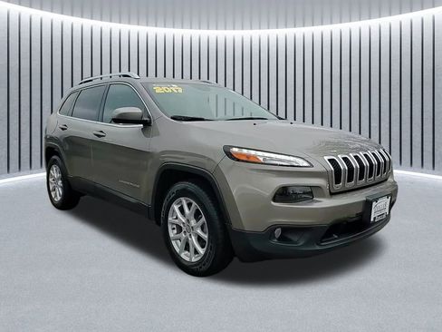 Used 2017 Jeep Cherokee Latitude image 1