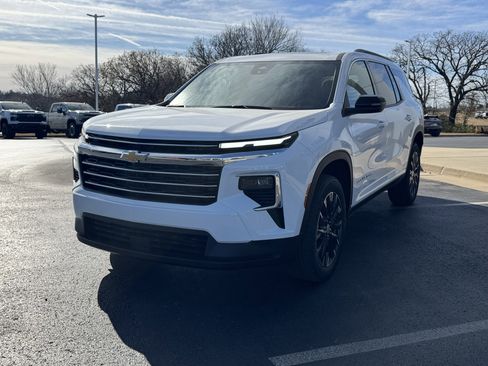 New 2026 Chevrolet Traverse LT image 2