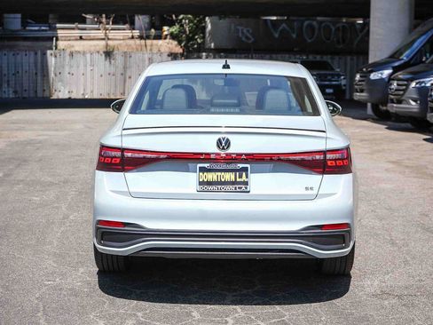 New 2026 Volkswagen Jetta SE FWD image 5