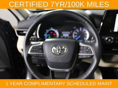 Used 2024 Toyota Highlander XLE AWD/4WD image 20