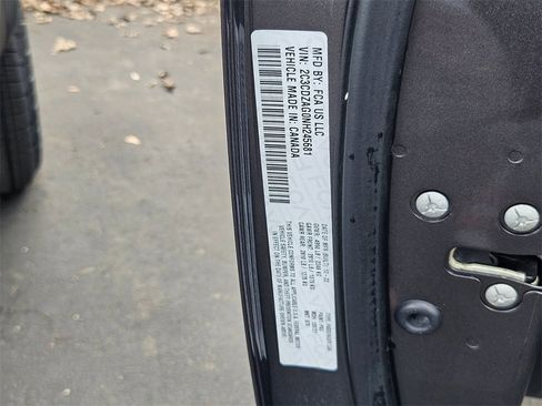 Used 2022 Dodge Challenger SXT image 36