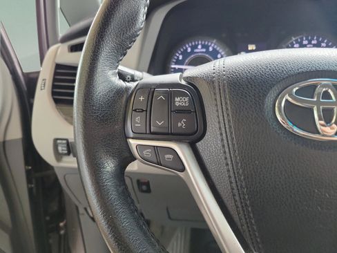 Used 2015 Toyota Sienna XLE image 26