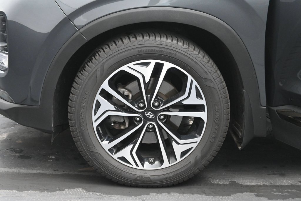 Used 2020 Hyundai Santa Fe Limited AWD/4WD image 31