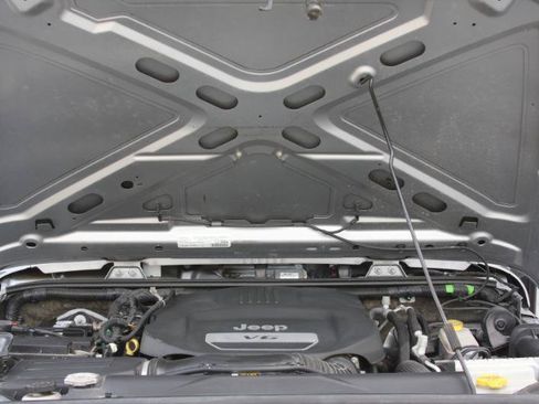 Used 2016 Jeep Wrangler Sahara AWD/4WD image 14
