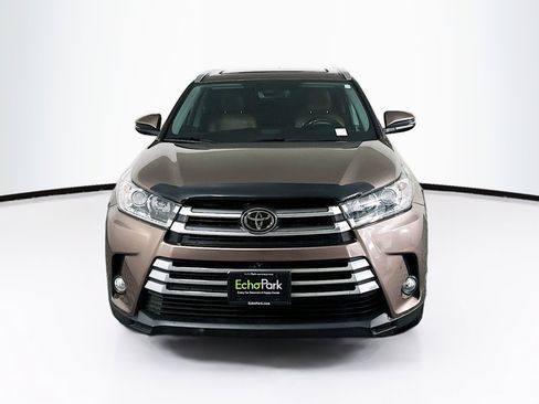 Used 2018 Toyota Highlander Limited Platinum image 2