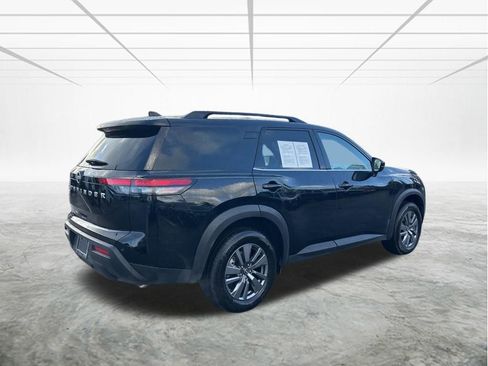 Used 2025 Nissan Pathfinder SV image 4