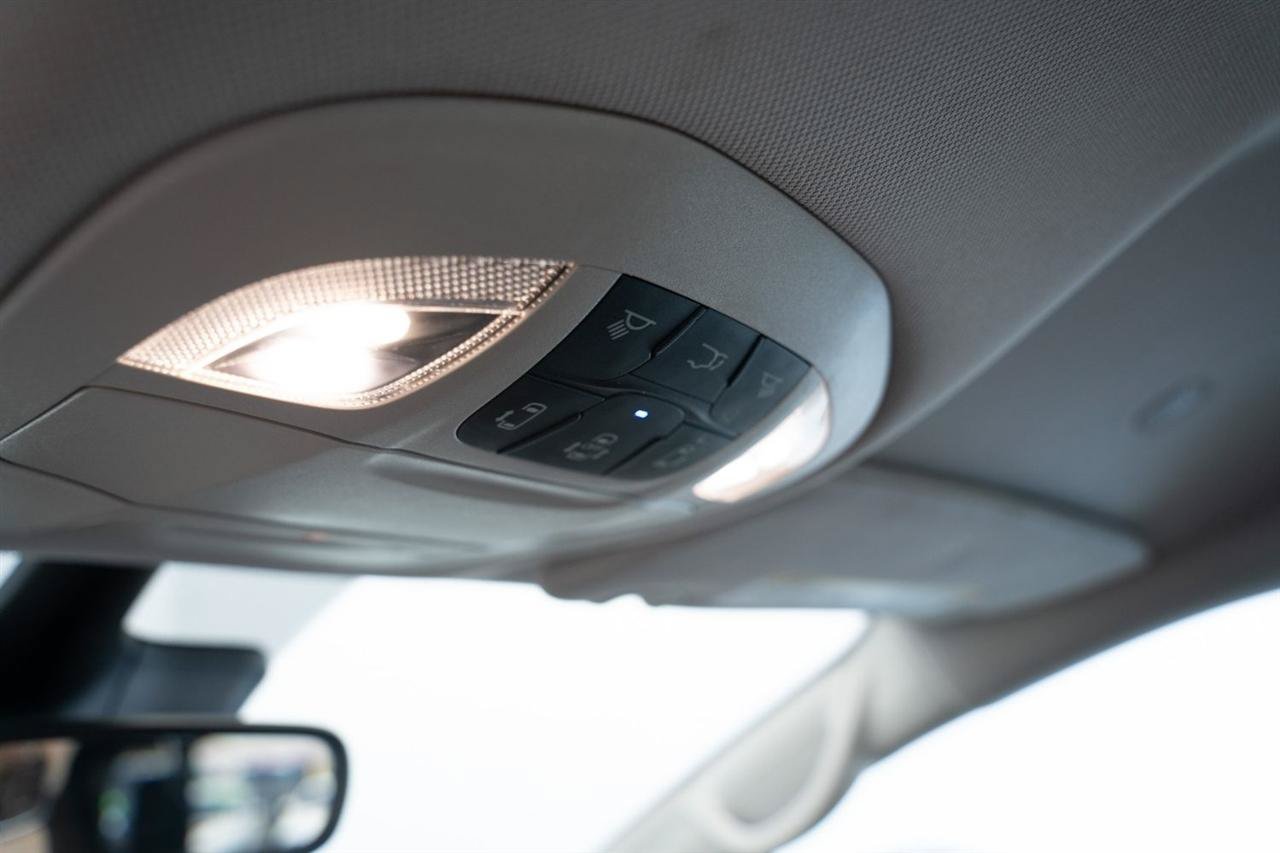 Used 2024 Chrysler Pacifica Touring-L FWD image 21