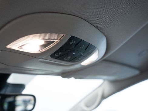 Used 2024 Chrysler Pacifica Touring-L FWD image 21