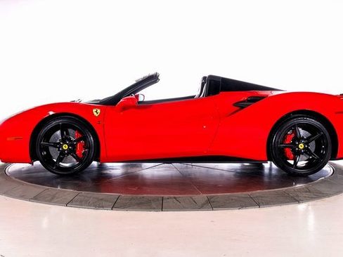Used 2019 Ferrari 488 Spider image 3