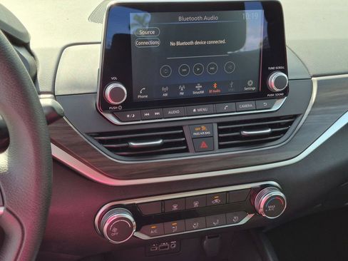 Used 2025 Nissan Altima 2.5 SV FWD image 21