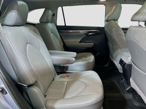 Used 2021 Toyota Highlander Platinum AWD/4WD image 28