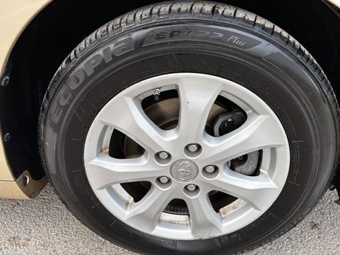 Used 2011 Toyota Camry LE image 22