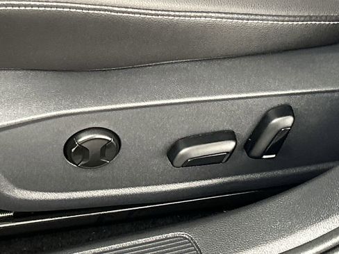 Used 2024 Volkswagen Jetta SE image 18