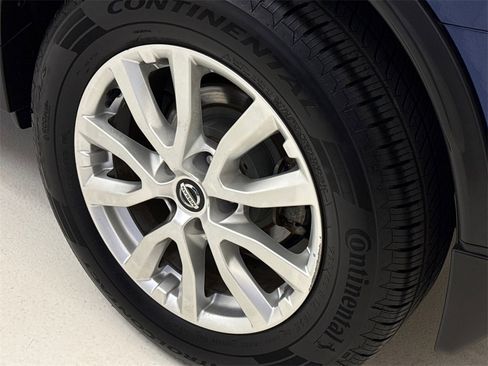 Used 2017 Nissan Rogue SV image 12