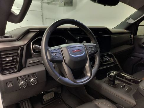 Used 2023 GMC Sierra 1500 AT4 w/ AT4 Premium Package AWD/4WD image 4