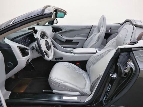 Used 2014 Aston Martin Vanquish Volante image 18