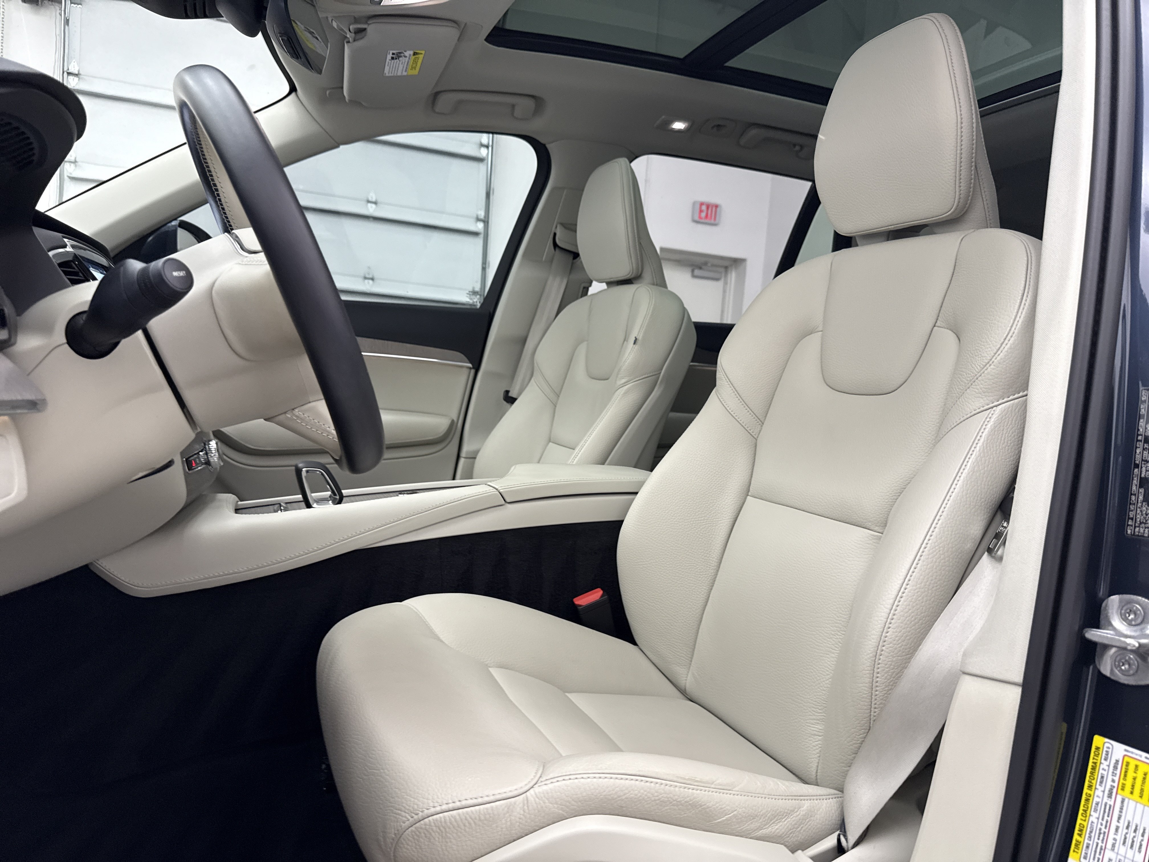 Certified 2024 Volvo XC90 B6 Plus w/ Protection Package Premier AWD/4WD image 13