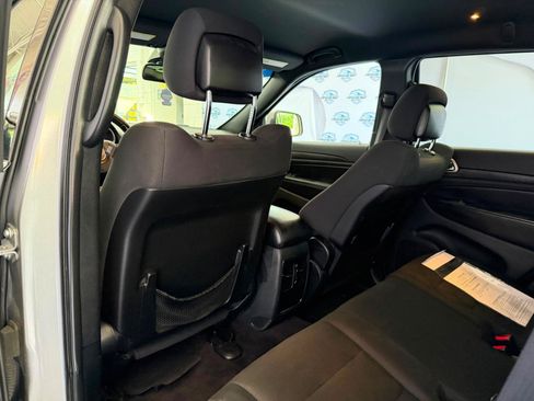 Used 2016 Jeep Grand Cherokee Laredo RWD image 18