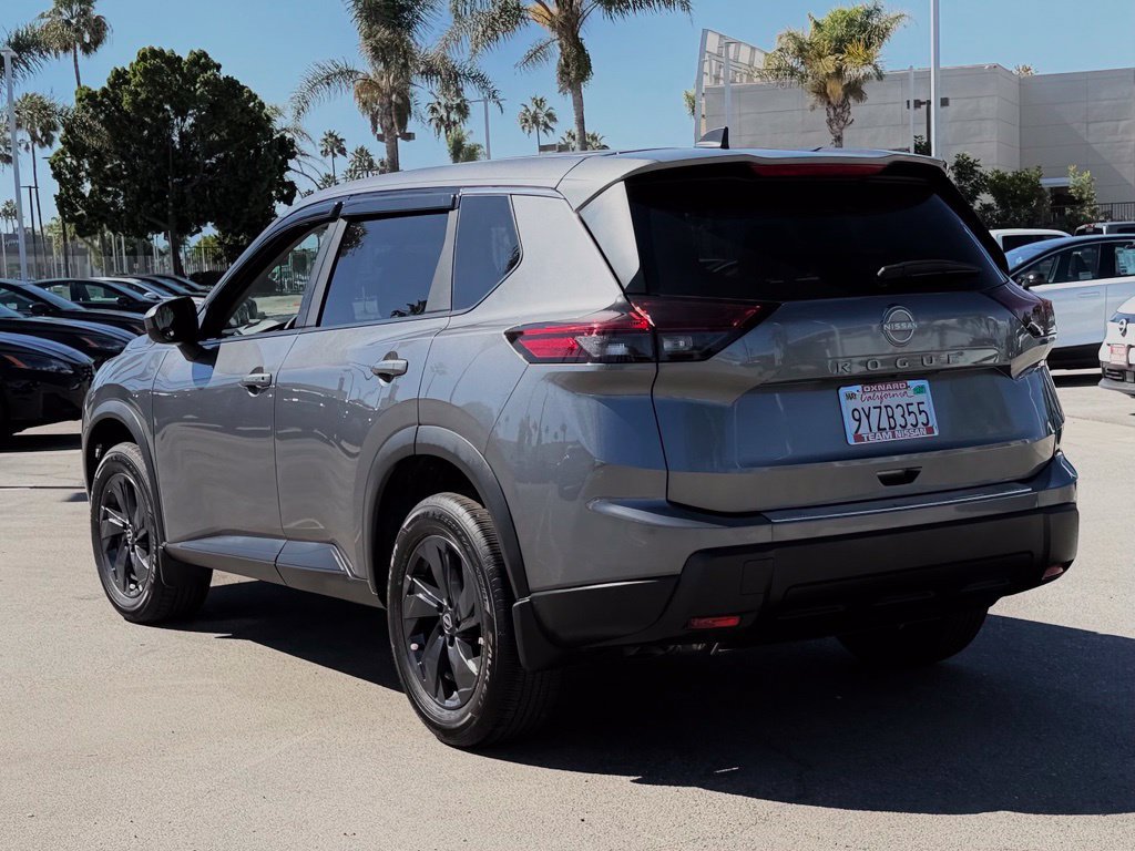 Certified 2026 Nissan Rogue SV FWD image 5